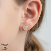 حلق ذهب عيار 18 شكل قلب مرصع فصوص – تصميم ناعم وأنيق للبنات