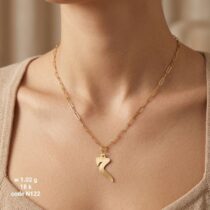 سلسلة ذهب عيار 18 بتصميم حرف عربي "م" انسيابي | كود N122