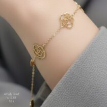 انسيال ذهب عيار 18 بتعليقات وردة الكاميليا المفرغة | سوار زهور شيك