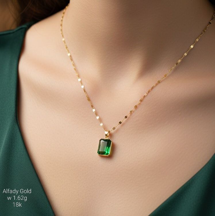سلسلة ذهب عيار 18 بحجر الزمرد الأخضر (قصة مستطيلة) | قلادة فخمة ناعمة سلسلة ذهب عيار 18 بحجر الزمرد الأخضر (قصة مستطيلة) | قلادة فخمة ناعمة
