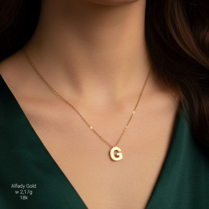 قلادة ذهب عيار 18 بتعليقة حرف G (G) سميك | سلسلة أسماء شخصية فخمة قلادة ذهب عيار 18 بتعليقة حرف G (G) سميك | سلسلة أسماء شخصية فخمة