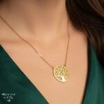 قلادة ذهب عيار 18 بتعليقة “شجرة الحياة” الدائرية | سلسلة رمزية خفيفة