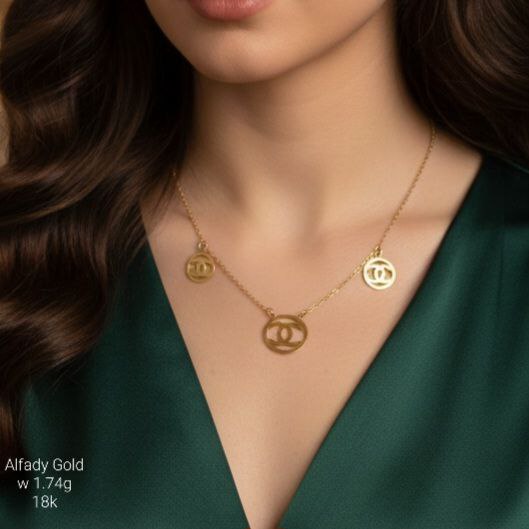 قلادة ذهب عيار 18 بتعليقات شعار الماركة (حرفي C متداخلين) | سلسلة ليرات ذهبية ناعمة قلادة ذهب عيار 18 بتعليقات شعار الماركة (حرفي C متداخلين) | سلسلة ليرات ذهبية ناعمة
