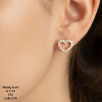 حلق ذهب عيار 18 بتصميم قلب مفرغ مرصع بالفصوص