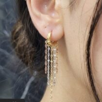 حلق ذهب عيار 18 بتصميم عصري