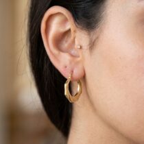 حلق ذهب بناتي عيار 18 بتصميم أنيق