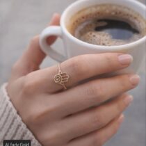 خاتم ذهب عيار 18 بتصميم أنيق وفاخر