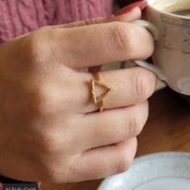 خاتم ذهب عيار 18 بتصميم أنيق ومميز