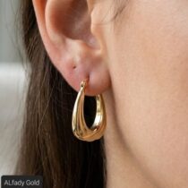 حلق ذهب عيار 18 بتصميم أنيق ومميز يبرز جمال طفلتك