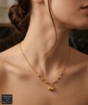 سلسلة ذهب عيار 18 بتصميم رقيق وأنيق يكمل إطلالة طفلتك