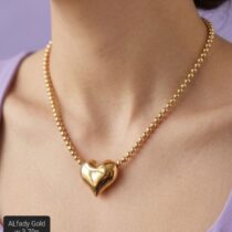 سلسلة ذهب عيار 18 بتصميم عصري راقٍ يضفي بريقًا خاصًا